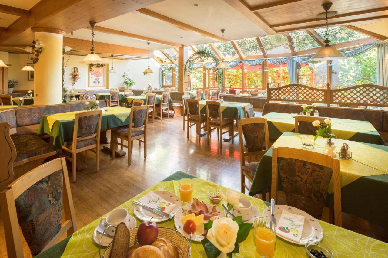 Hotel Landgasthof Zum Schildhauer Halfing Bagian luar foto